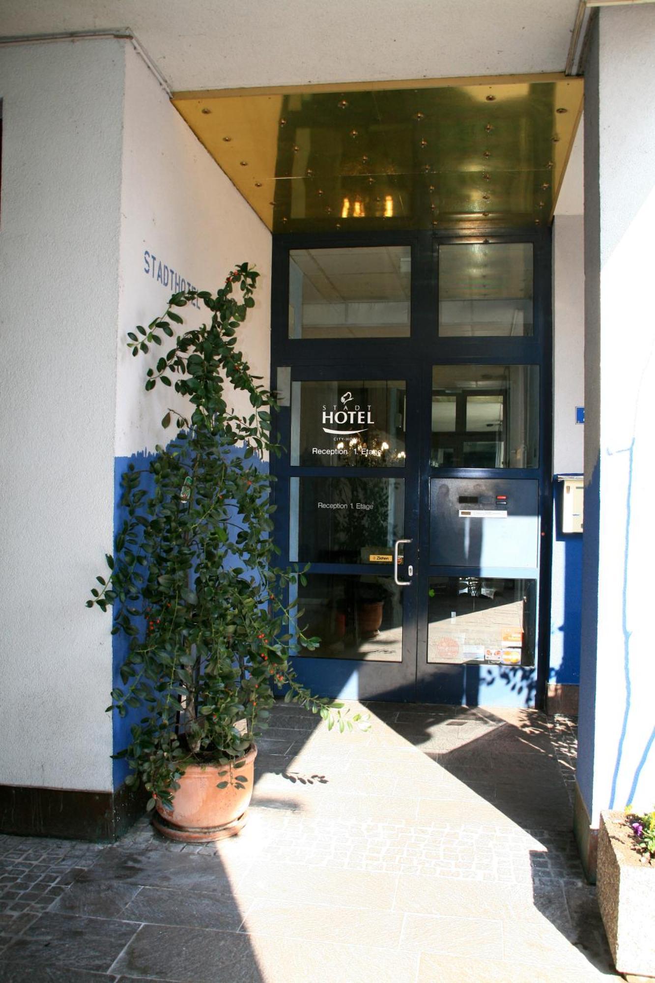 Stadt-Hotel Loerrach Gbr Екстериор снимка