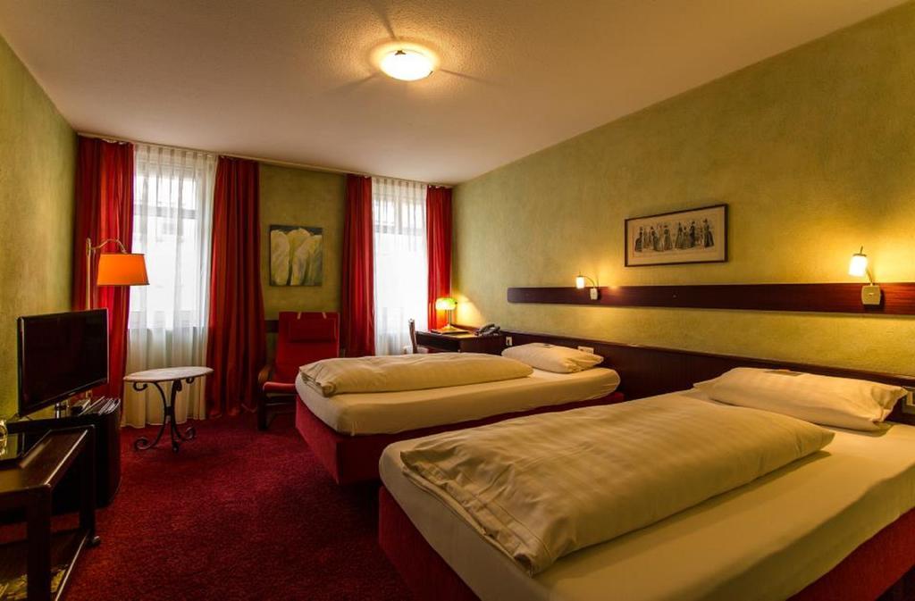 Stadt-Hotel Loerrach Gbr Екстериор снимка