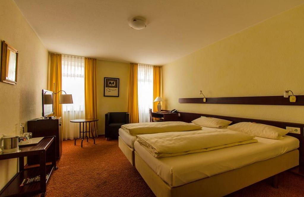 Stadt-Hotel Loerrach Gbr Екстериор снимка