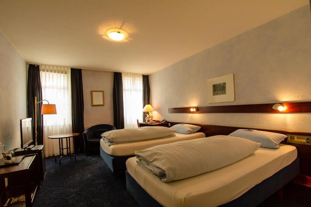 Stadt-Hotel Loerrach Gbr Екстериор снимка