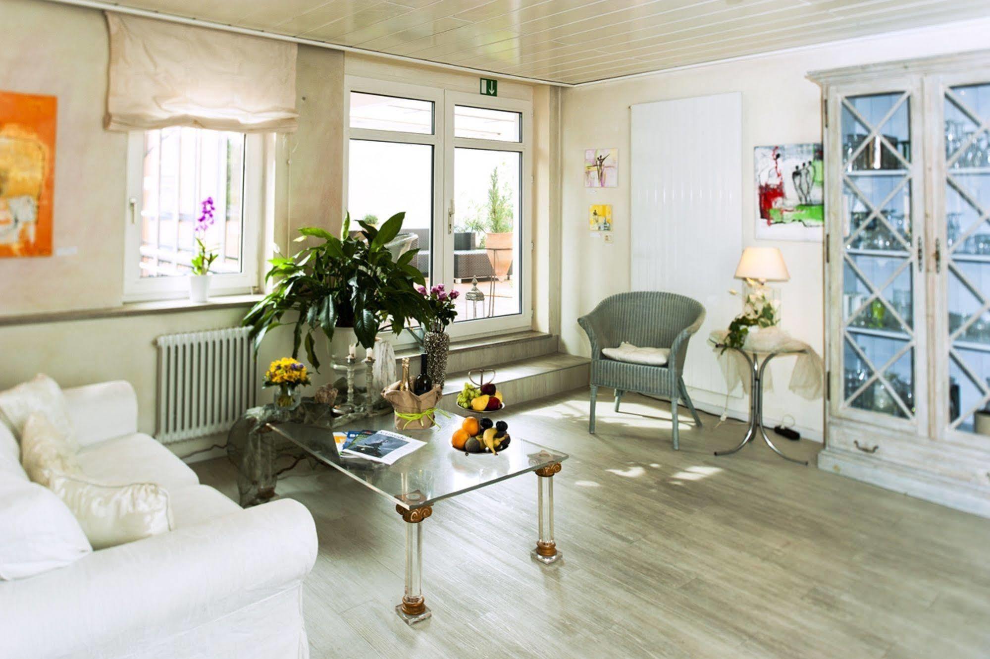 Stadt-Hotel Loerrach Gbr Екстериор снимка