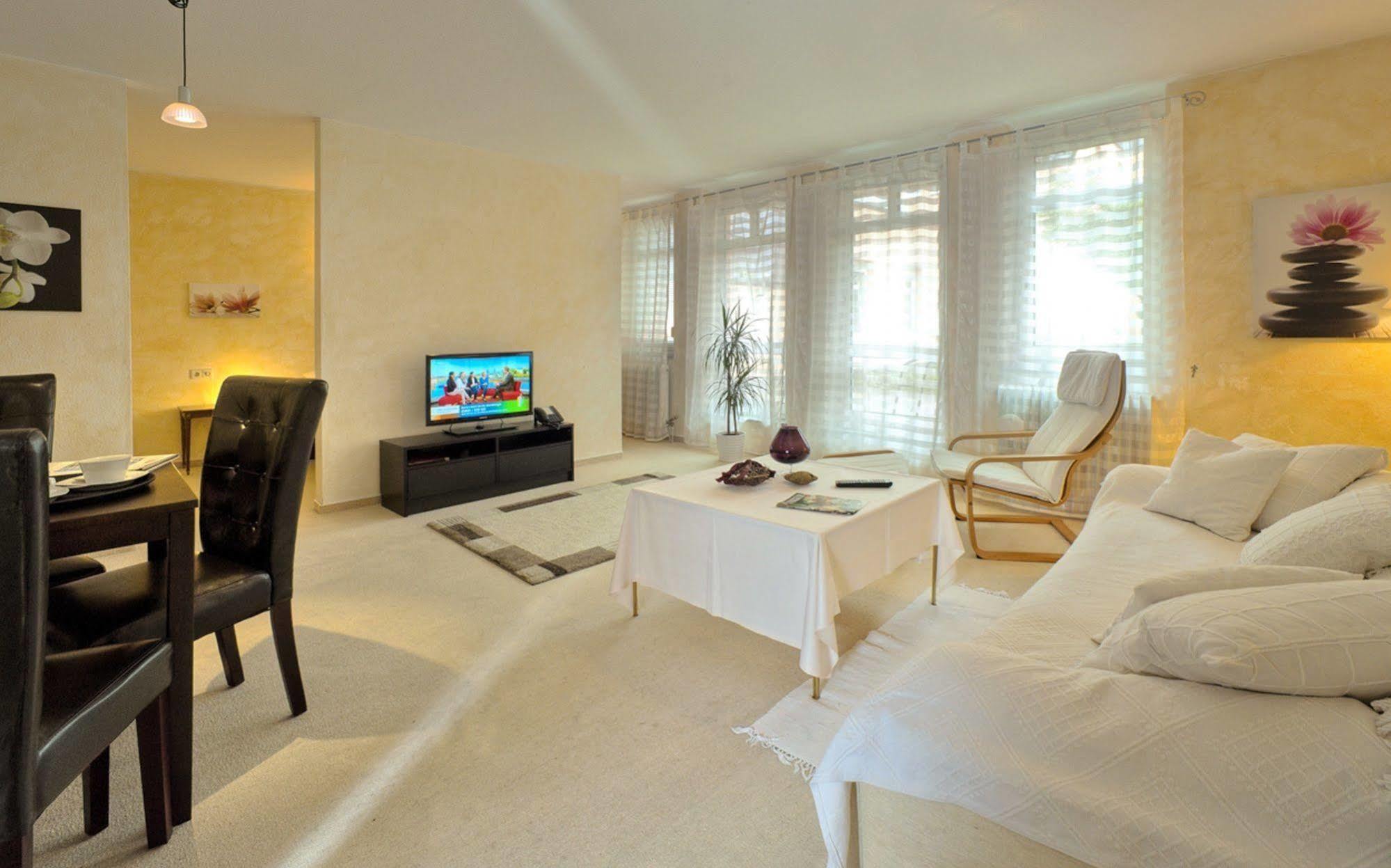 Stadt-Hotel Loerrach Gbr Екстериор снимка