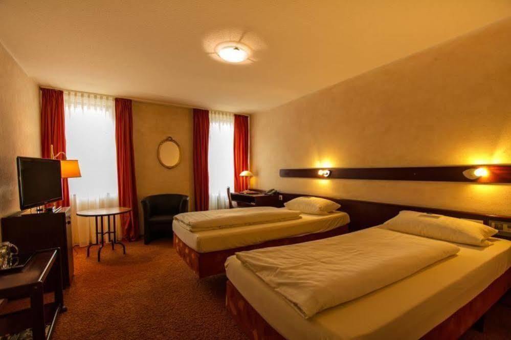 Stadt-Hotel Loerrach Gbr Екстериор снимка